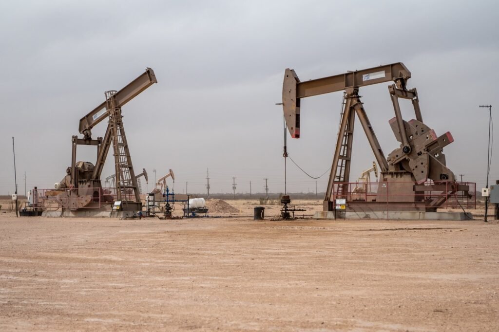 全球原油供应过剩预警,OPEC+限产策略难解长期困境
