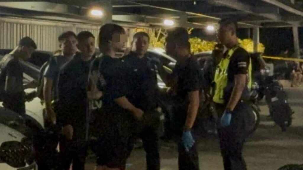 疑因查看男友手机被拒 15岁少女坠亡