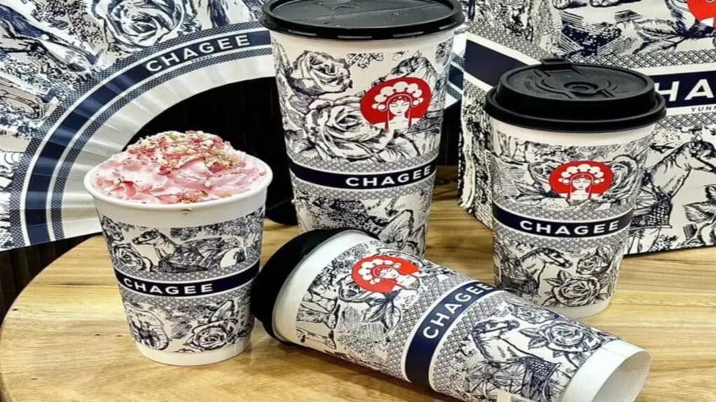 霸王茶姬“撕杯”活动疑遭员工舞弊,品牌删帖威胁引发网友愤怒