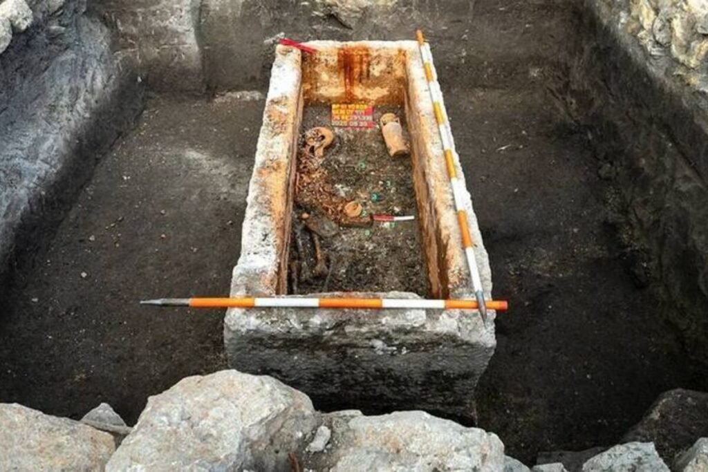 罗马1700 年密封墓葬