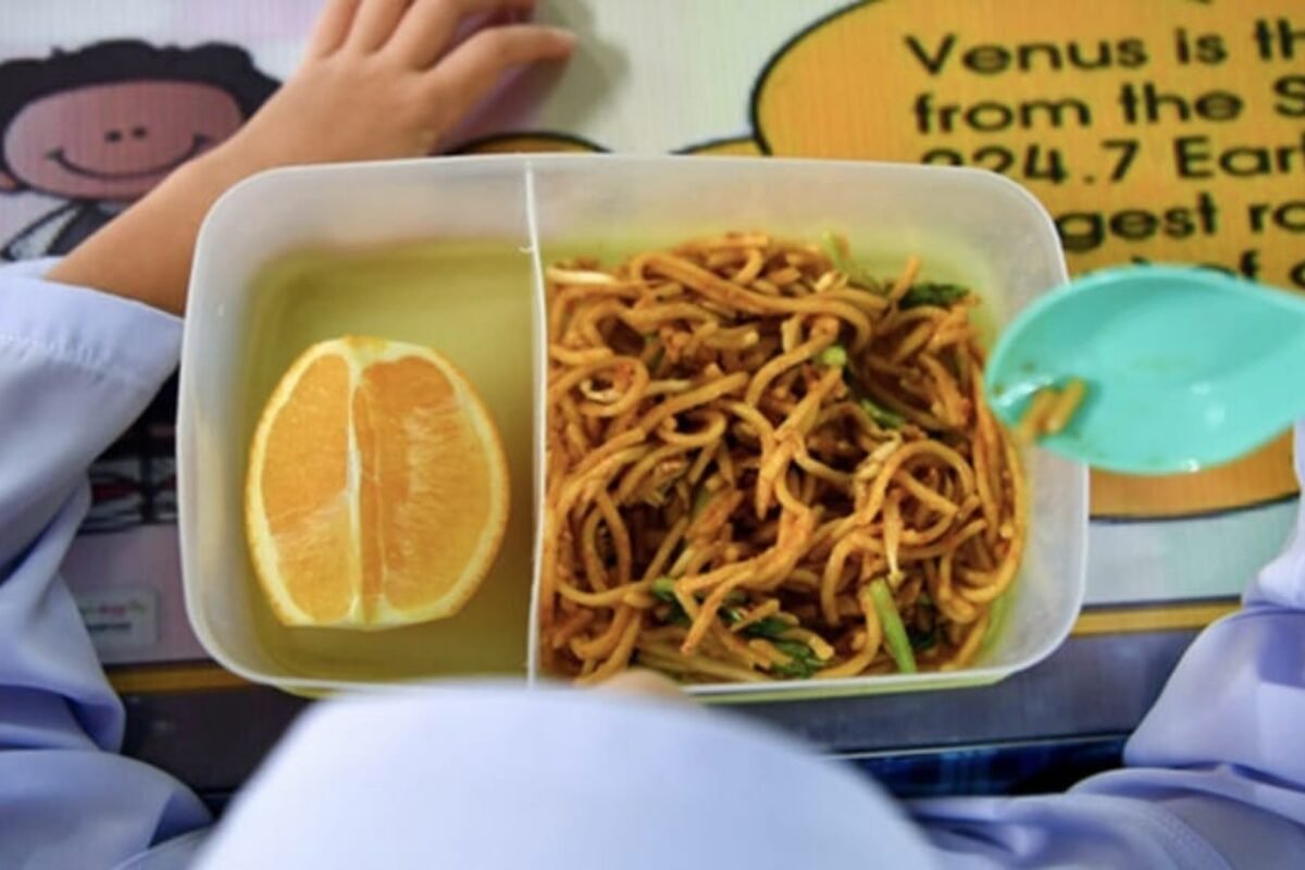 同学嘲笑免费餐 母亲这样教孩子面对贫穷标签