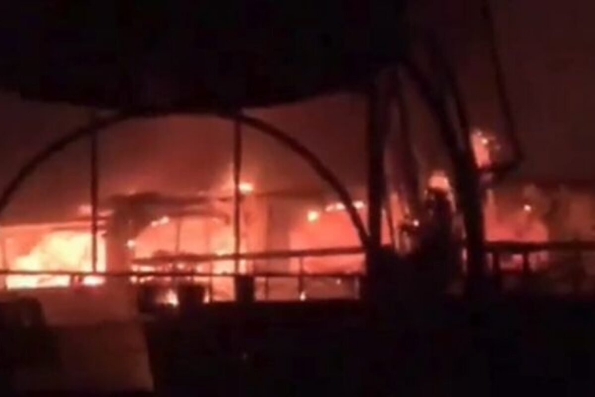 果阿知名夜店深夜起火酿23死 瓦斯爆炸疑点引发全面追查