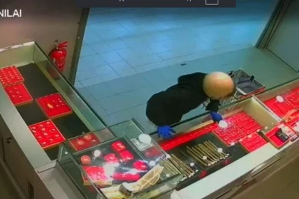 汝来金店抢劫案|闭路电视曝光 商场金店一分钟遭洗劫